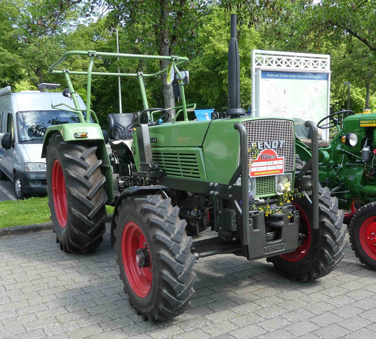 =Fendt Farmer 4 S, gesehen bei der Traktorenaustellung der Fendt-Freunde Bad Bocklet im Juni 2019