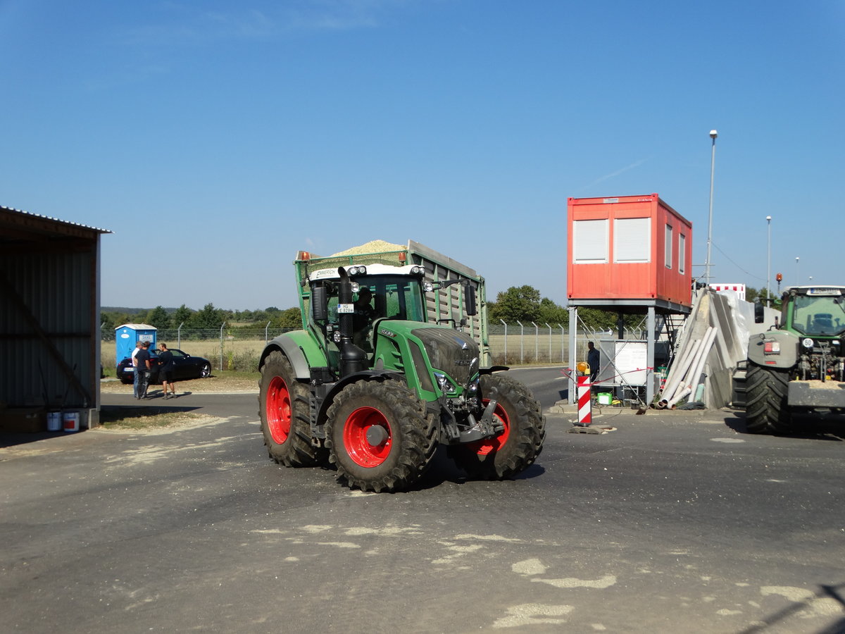 Fendt Vario 828 mit Ladewagen am 15.09.16 an der C4 Energie Biogasanlage Altenstadt. Die Fotos entstanden bei einen vereinbarten Fototermin