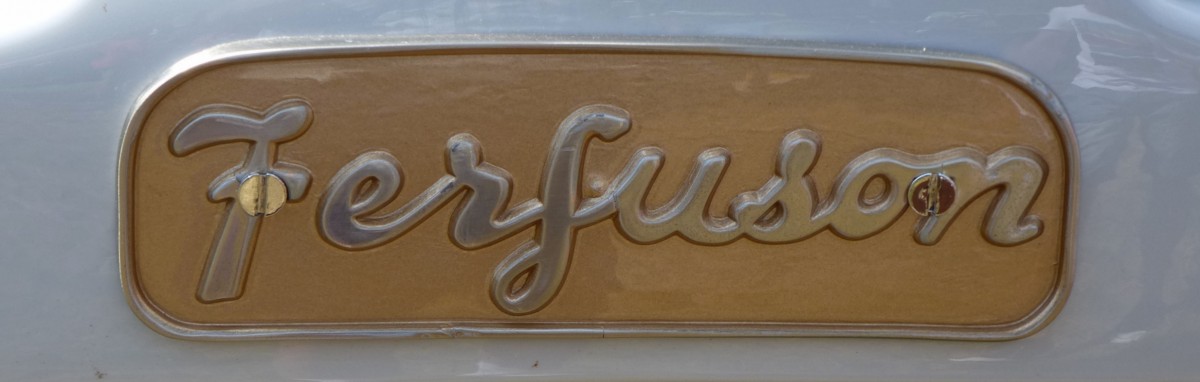 Ferguson, Schriftzug an einem Oldtimer-Traktor der US-amerikanischen Firma, Sept.2013