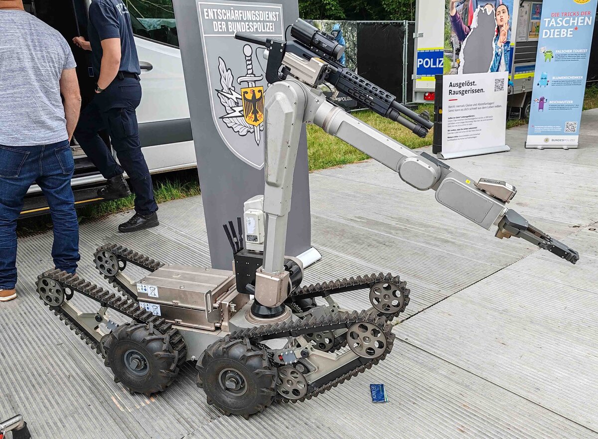 =Fernlenkmanipulator vom Entsch�rfungsdienst der Bundespolizei, ausgestellt beim Hessentag in Fulda, 06-2026