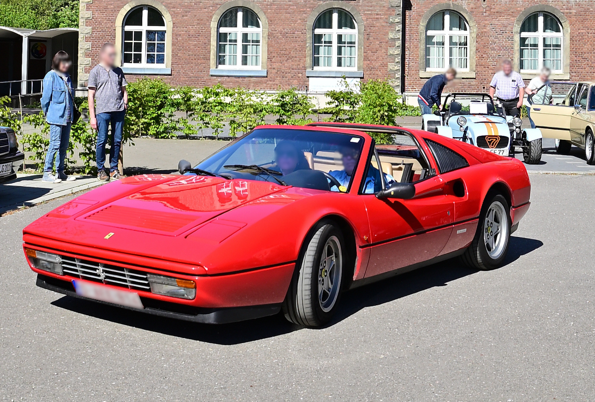 Ferrari 328 GTS , am 1.5.2026 auf dem Show / Parkplatz des Fr�hlingserwachen der Oldtimerfreunde Grenzland, Loherhof Geilenkirchen