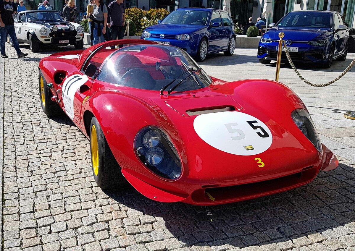 =Ferrari Dino 206 S, Bj. 1966, 1986 ccm, 190 PS, während der Präsentation der Rennteilnehmer des Rossfeldrennens  Edelweiss-Bergpreis  2022 im Markt Berchtesgaden.