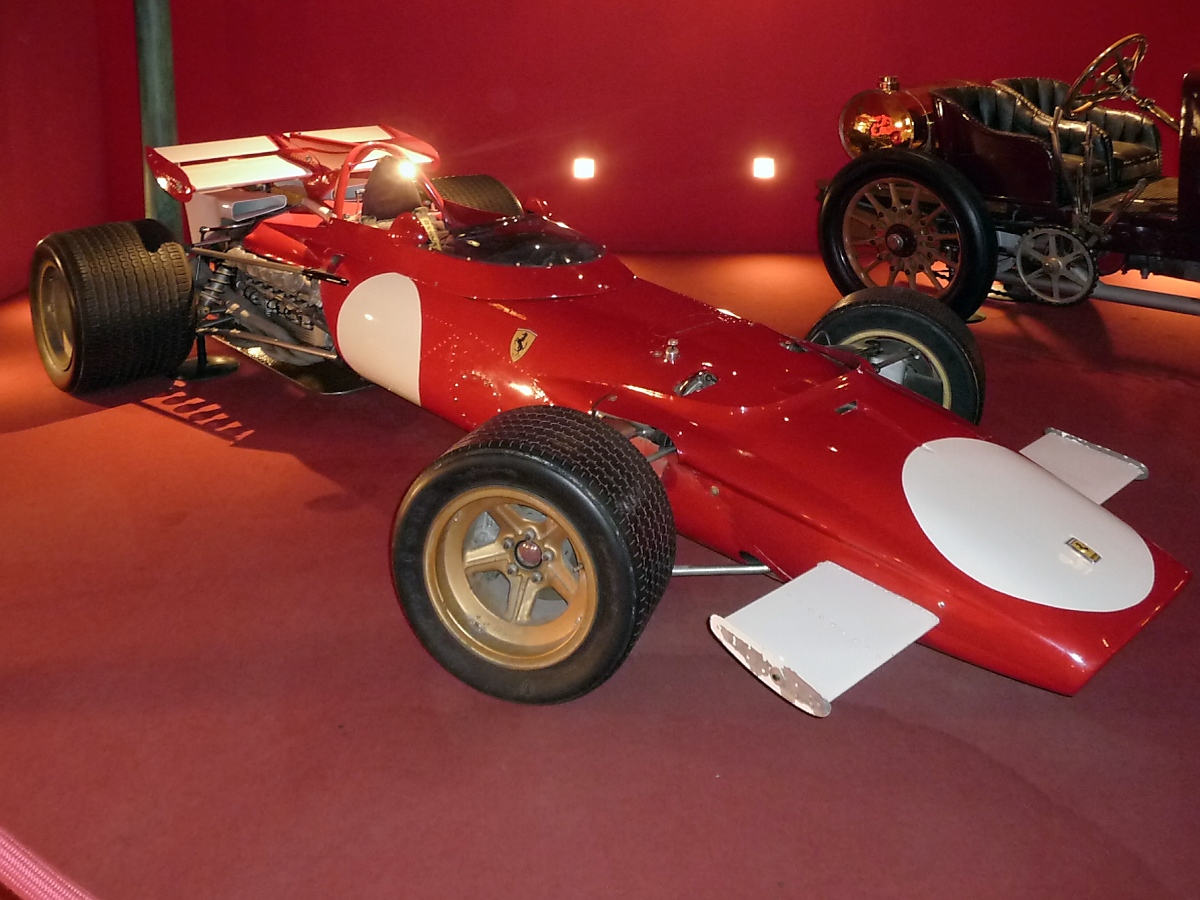 Ferrari Monoplace F1 312B

Baujahr 1970, 12 Zylinder, 2991 ccm, 280 km/h, 460 PS

Cité de l'Automobile, Mulhouse, 3.10.12