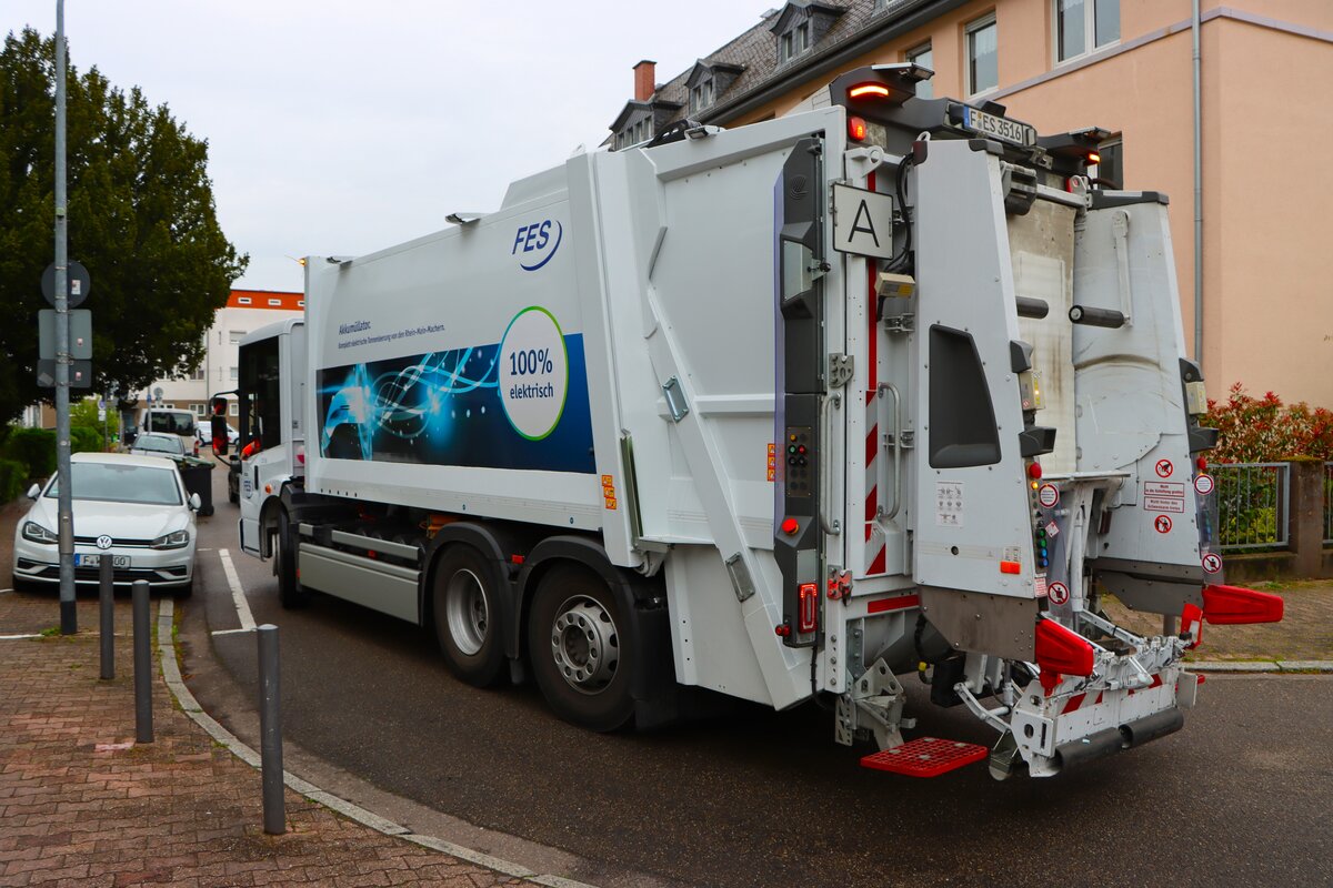 FES Frankfurt Mercedes Benz eEconic 300 Wagen 3516 mit Zöller Aufbau am 13.04.26 in Frankfurt Niederrad