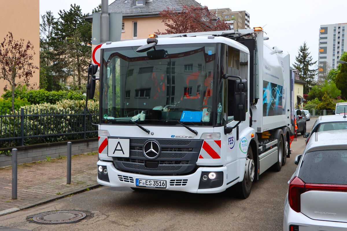 FES Frankfurt Mercedes Benz eEconic 300 Wagen 3516 mit Zöller Aufbau am 13.04.26 in Frankfurt Niederrad