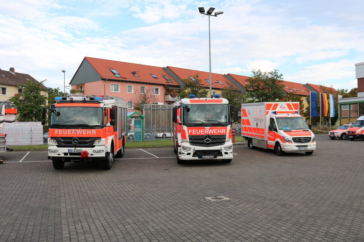 Feuerwehr Aschaffenburg Mercedes Benz Atego HLF,Arocs TLF 4000 und Sprinter GW-L am 29.09.19 beim Tag der offenen Tür