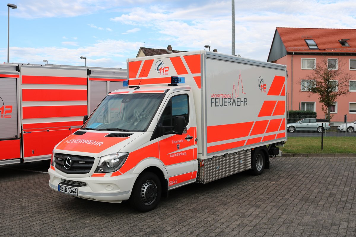 Feuerwehr Aschaffenburg Mercedes Benz Sprinter GW-L am 29.09.19 beim Tag der offenen Tür