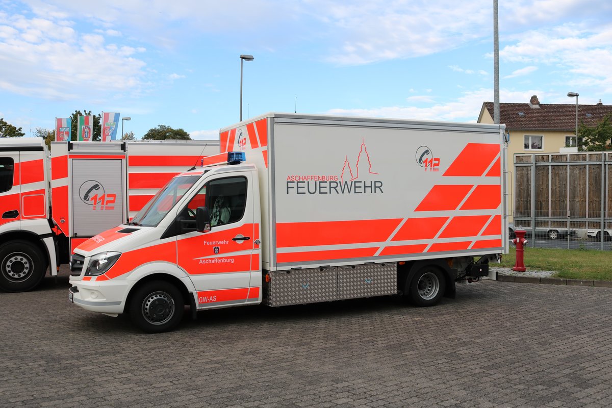 Feuerwehr Aschaffenburg Mercedes Benz Sprinter GW-L am 29.09.19 beim Tag der offenen Tür