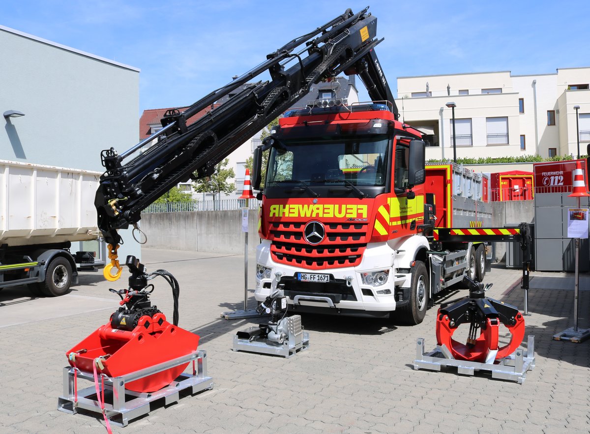 Feuerwehr Bad Homburg Mercedes Benz WLF Kran (Florian Homburg 1-67-1) am 12.08.18 beim Tag der Offenen Tür 
