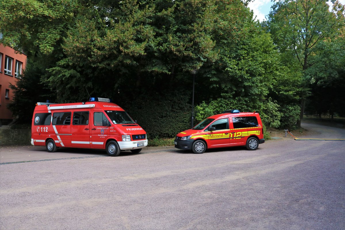 Feuerwehr Bad Soden VW ELW1 (Florian Bad Soden 1-11) und VW Caddy (Florian Bad Soden 1-1) am 11.08.18 in Bad Soden am Taunus zur 150 Jahre Feier der Feuerwehr Bad Soden