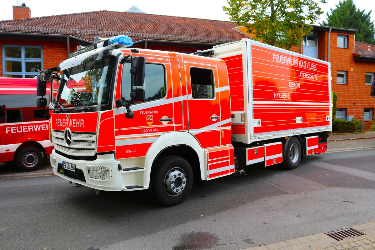 Feuerwehr Bad Vilbel Dortelweil Mercedes Benz Atego GW-L2 am 03.10.23 beim Tag der offenen Tür