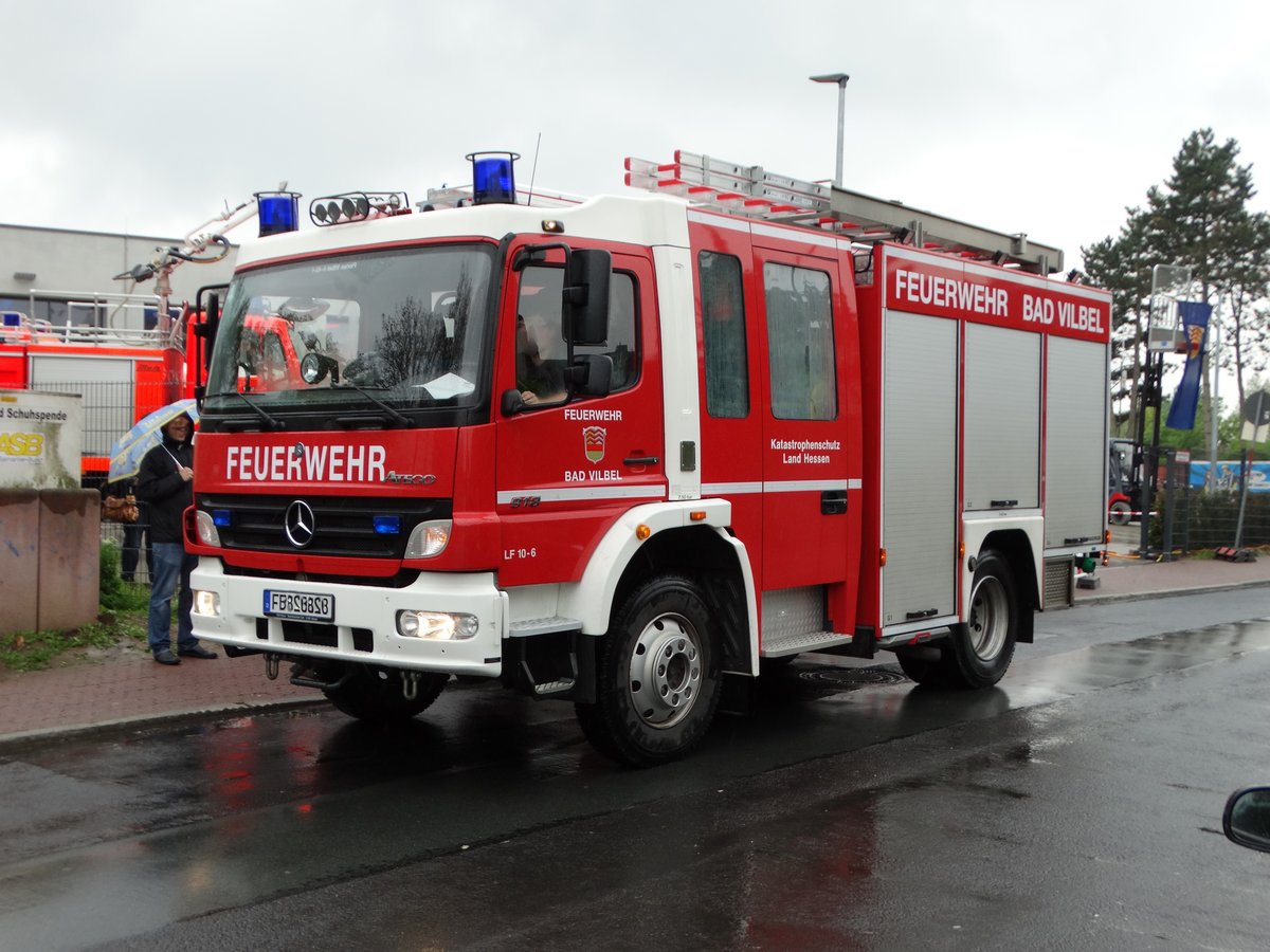 Feuerwehr Bad Vilbel Mercedes Benz Atego LF 10/6 (Florian Vilbel 4-43-1) am 07.05.17 beim Tag der Offenen Tür am neuen Gerätehaus im Stadtteil Heilsberg