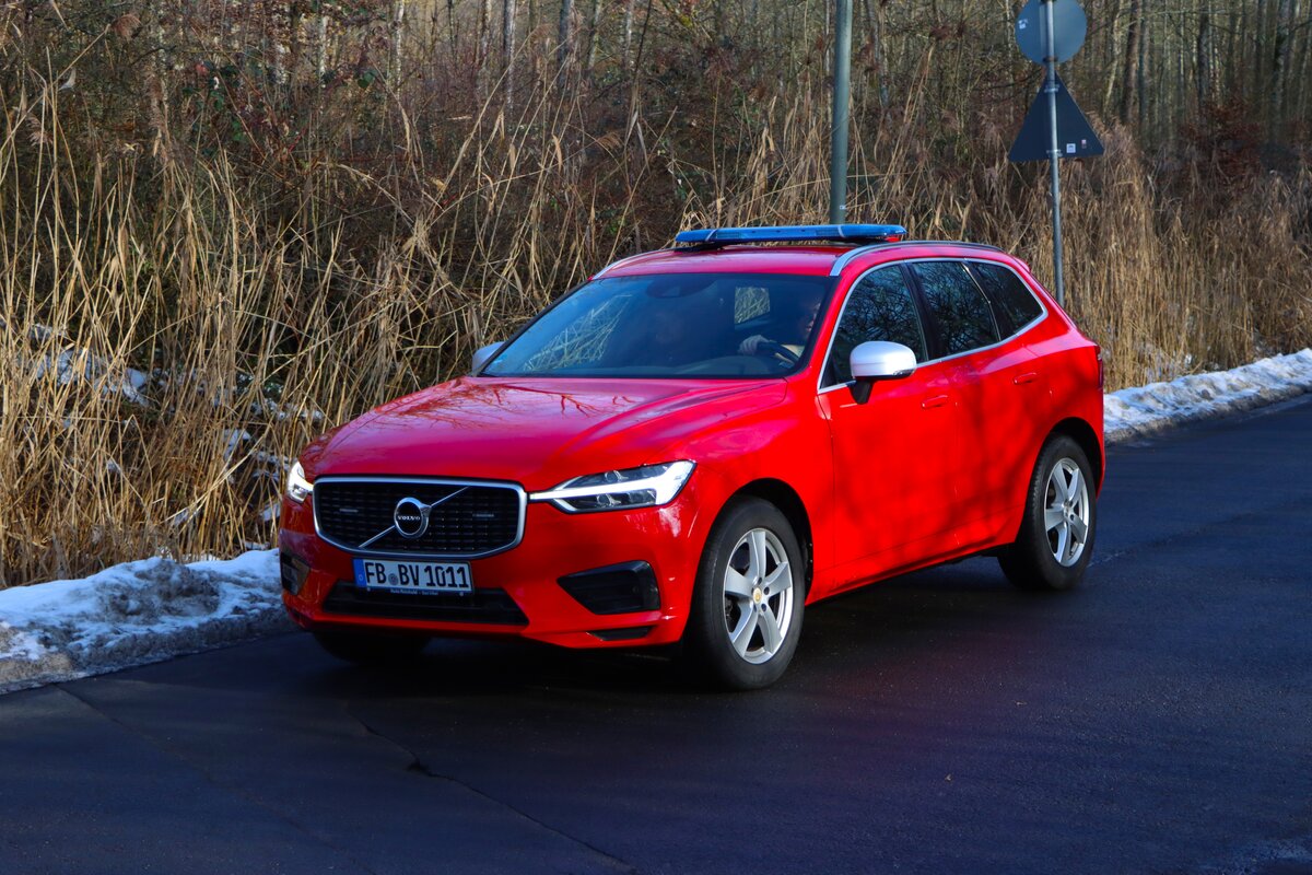 Feuerwehr Bad Vilbel Volvo XC90 KdoW beim Abrücken am 31.01.26 nach einer Großübung in Büdinger Gewerbegebiet