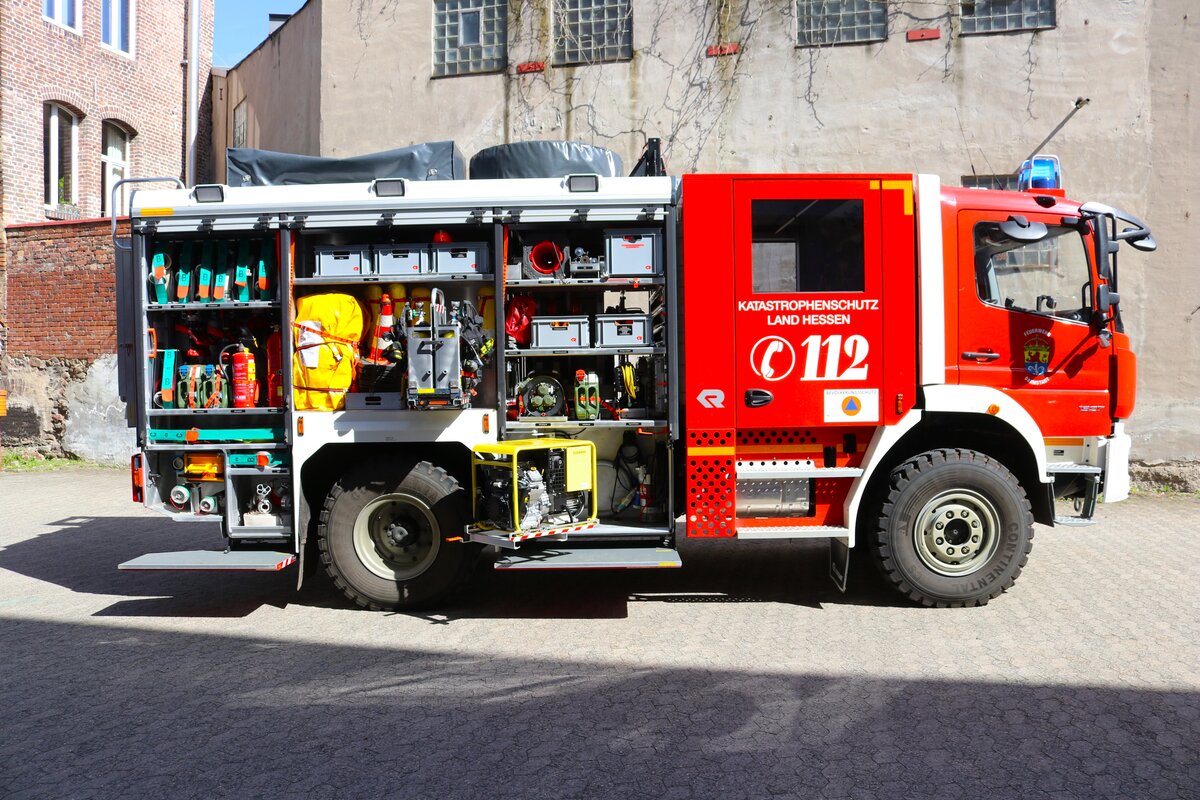Feuerwehr Darmstadt Innenstadt Mercedes Benz Atego LF10 Kats (Florian Darmstadt 10-45-1) am 06.04.24 bei einen Fototermin. Danke für das tolle Shooting