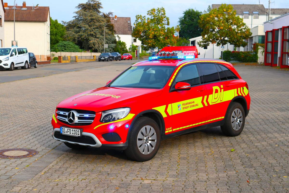 Feuerwehr Dieburg Mercedes Benz GLC KdoW (Florian Dieburg 1/10-1) am 29.09.23 bei einen Fototermin. Danke für das tolle Shooting