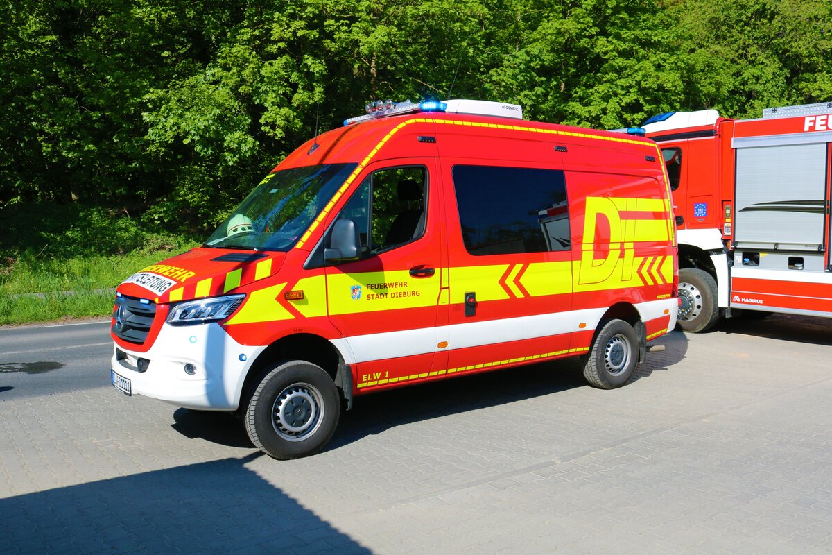 Feuerwehr Dieburg Mercedes Benz Sprinter ELW am 07.05.22 bei einer Waldbrandübung in Groß Zimmern