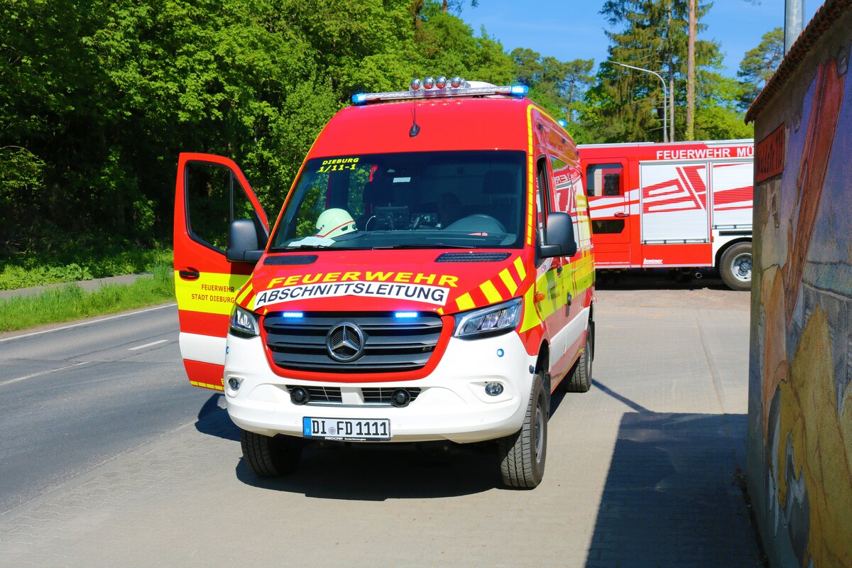 Feuerwehr Dieburg Mercedes Benz Sprinter ELW am 07.05.22 bei einer Waldbrandübung in Groß Zimmern