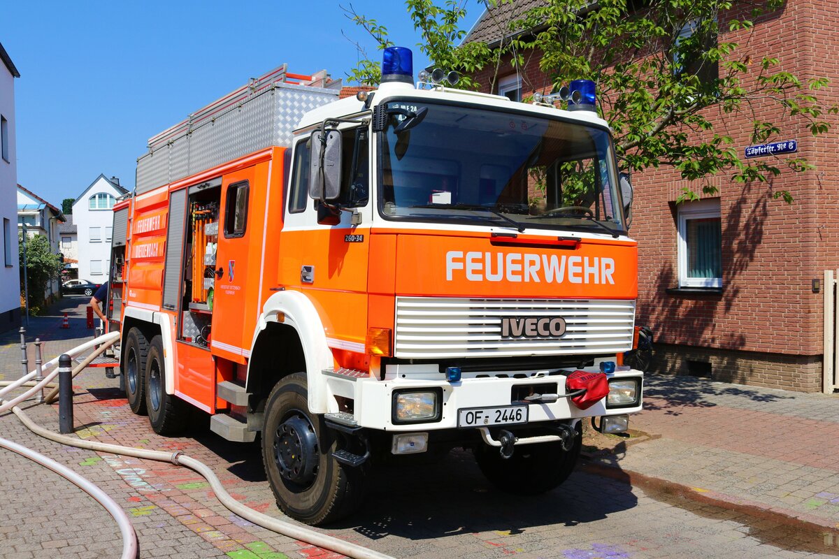 Feuerwehr Dietzenbach IVECO HLF am 17.06.23 bei einer Jugendfeuerwehrübung in Rödermark