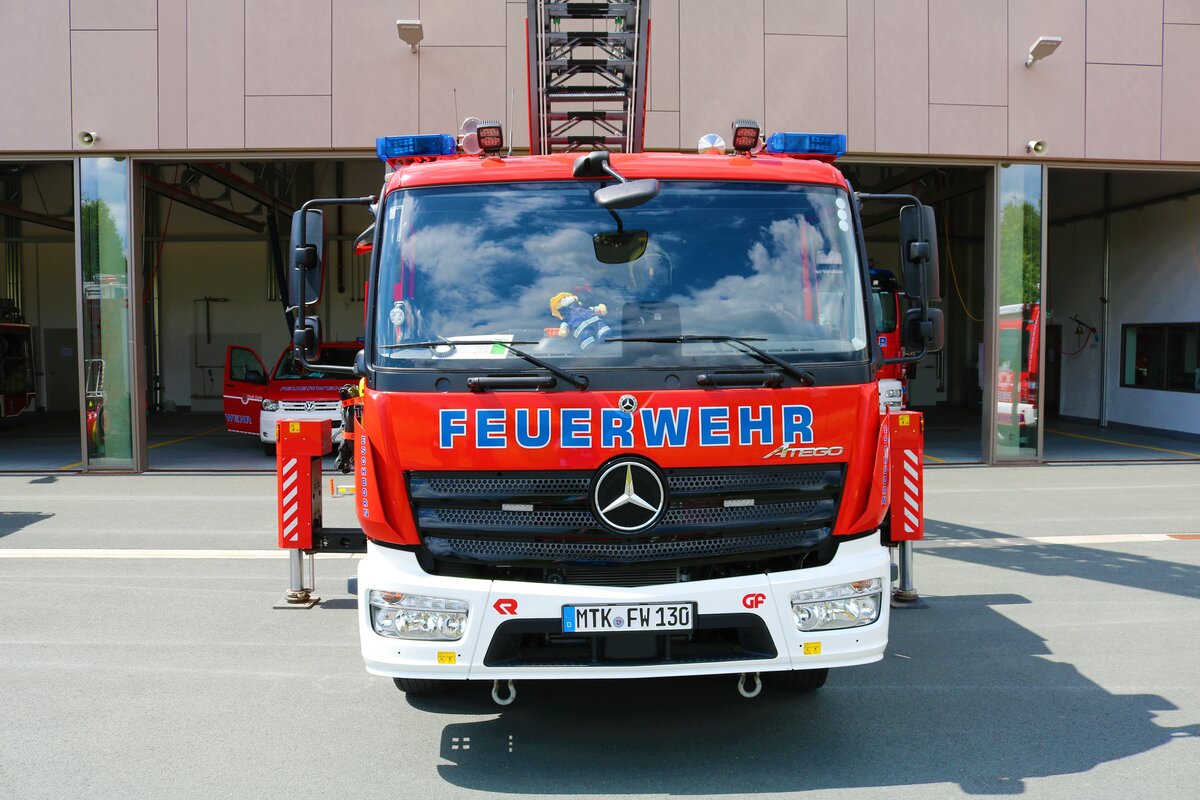 Feuerwehr Eschborn Mercedes Benz Atego DLK 23/12 am 11.06.22 in Eschborn beim der offenen Tür