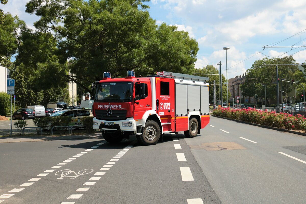 Feuerwehr Frankfurt am Main Mercedes Benz Atego LF20 KatS am 03.07.21 an der BLW1