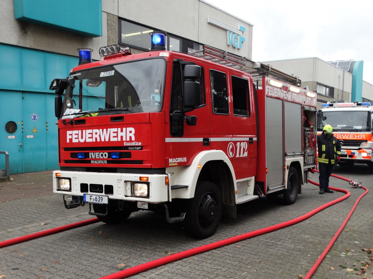 Feuerwehr Frankfurt Eschersheim IVECO/Magirus LF10/10 (Florian Frankfurt 23/43) am 28.10.17 in Rödelheim bei der Jugendfeuerwehr Abschlussübung 