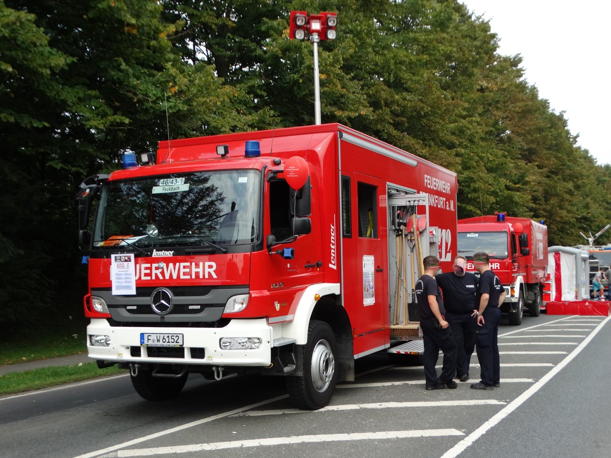 Feuerwehr Frankfurt Mercedes Benz Atego LF10 Logistik bei einer Fahrzeugschau zum Jubiläum 125 Feuerwehr Sindlingen am 27.08.17.