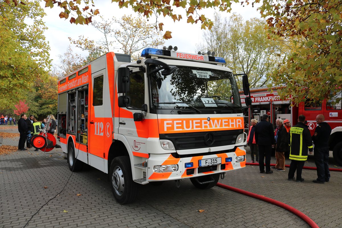 Feuerwehr Frankfurt Mercedes Benz Atego LF20 (Florian Frankfurt 39/44) am 27.10.18 bei der Herbstabschlussübung der Jugendfeuerwehr