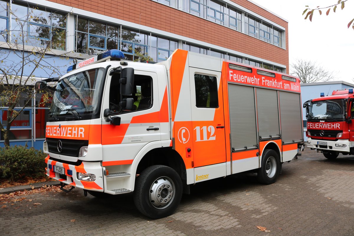 Feuerwehr Frankfurt Mercedes Benz Atego LF20 (Florian Frankfurt 15/44) am 27.10.18 bei der Herbstabschlussübung der Jugendfeuerwehr