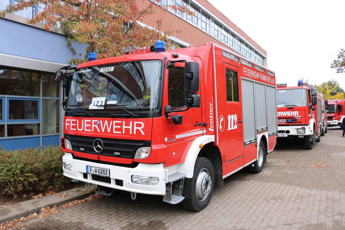 Feuerwehr Frankfurt Mercedes Benz Atego LF10/10 (Florian Frankfurt 22/43) am 27.10.18 bei der Herbstabschlussübung der Jugendfeuerwehr 