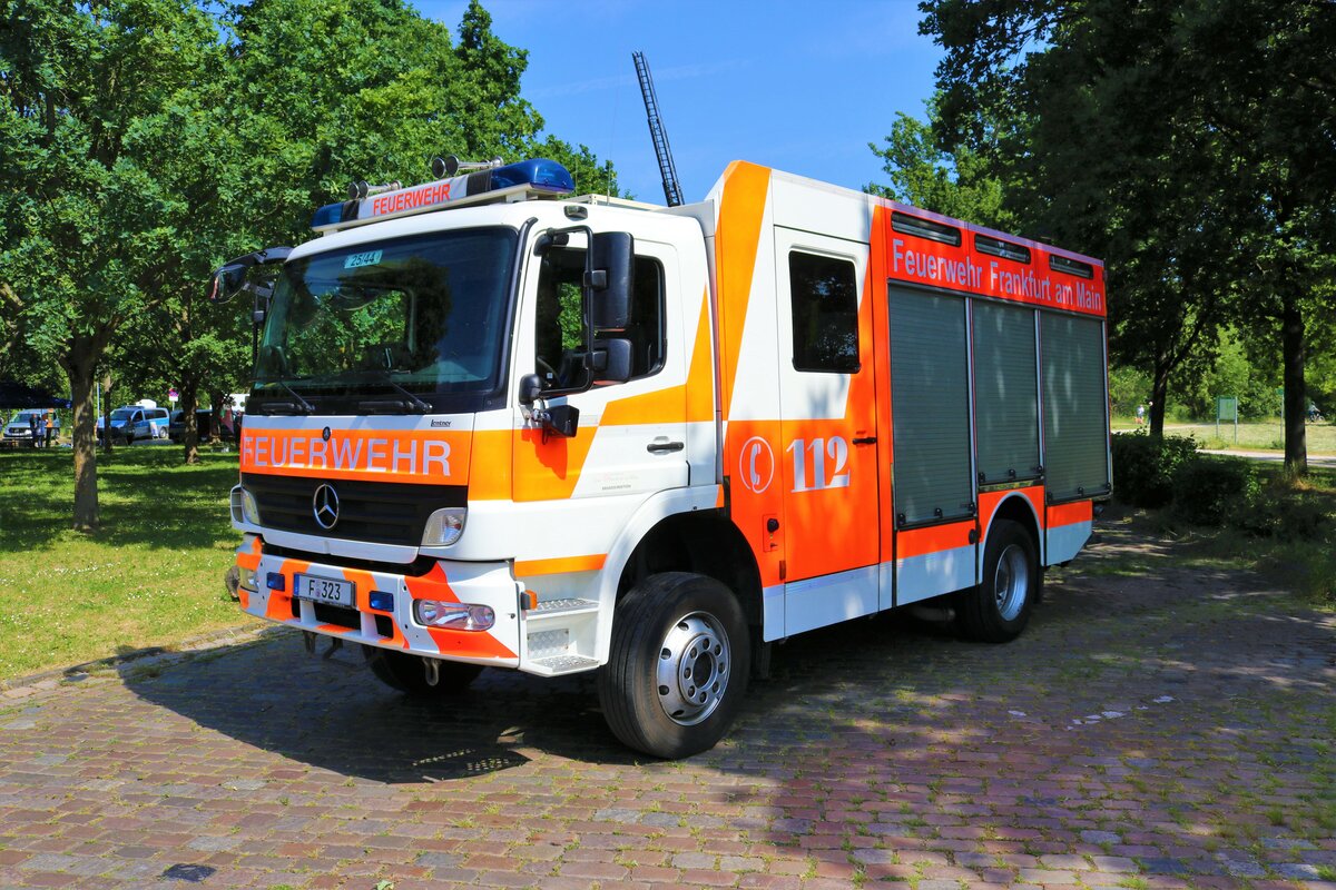 Feuerwehr Frankfurt Praunheim Mercedes Benz Atego LF20 am 03.06.23 bei einer Fahrzeugausstellung 