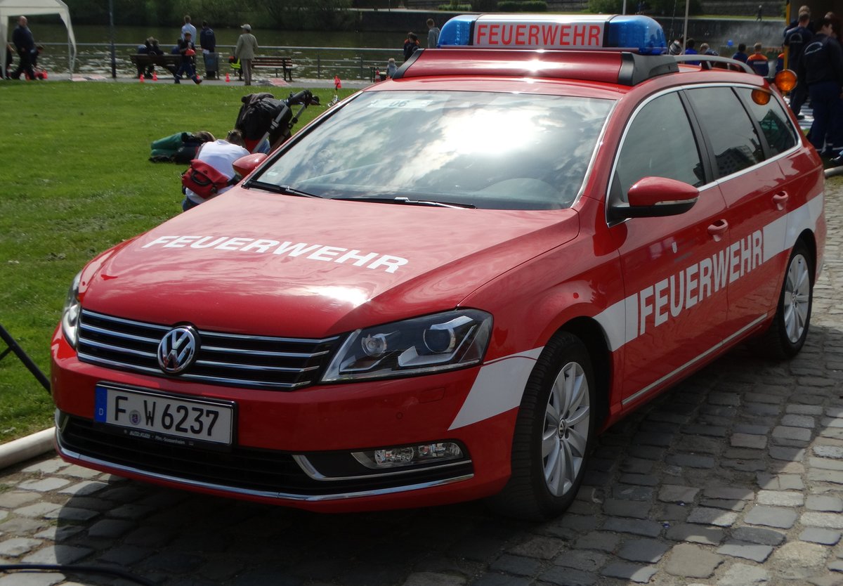 Feuerwehr Frankfurt VW Passat am 30.04.16 am Mainufer beim Jugendfeuerwehrfest