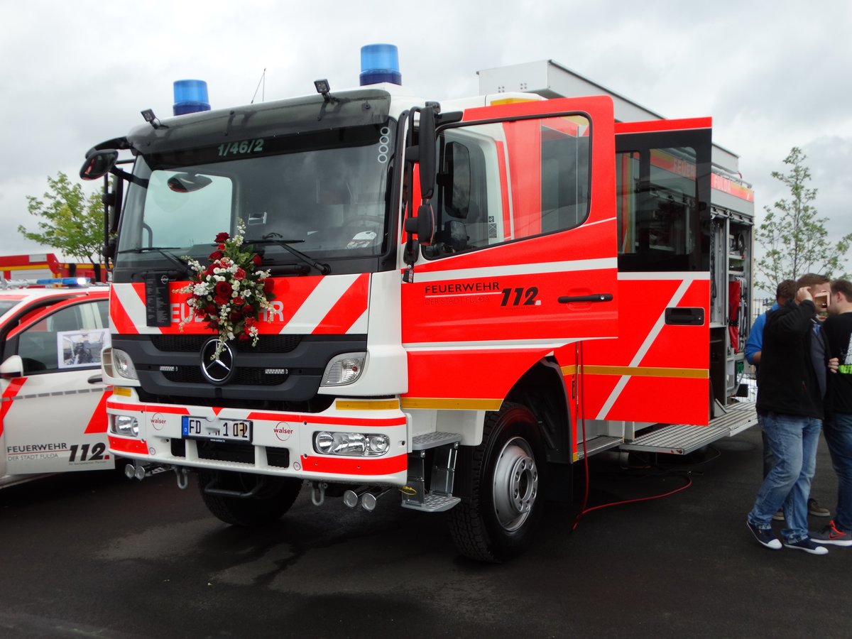 Feuerwehr Fulda Mercedes Benz Atego LF 20 (Florian Fulda 1/46/2)  am 12.05.17 auf der RettMobil in Fulda