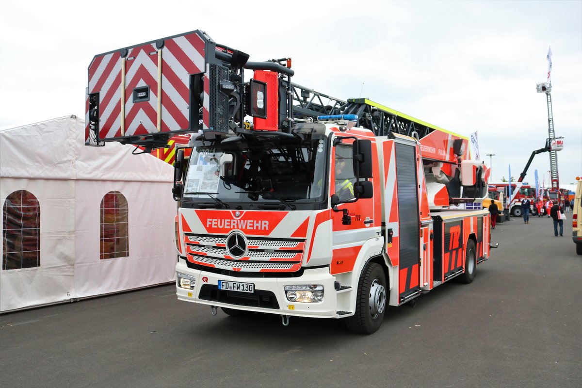 Feuerwehr Fulda Mercedes Benz Atego DLK 23/12 am 18.05.18 auf der RettMobil in Fulda