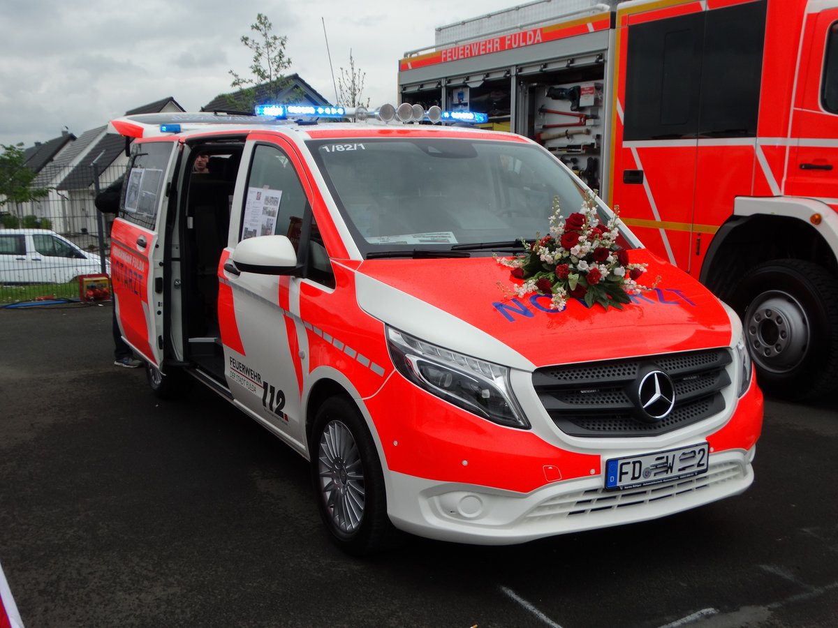 Feuerwehr Fulda Mercedes Benz Vito am 12.05.17 auf der RettMobil in Fulda