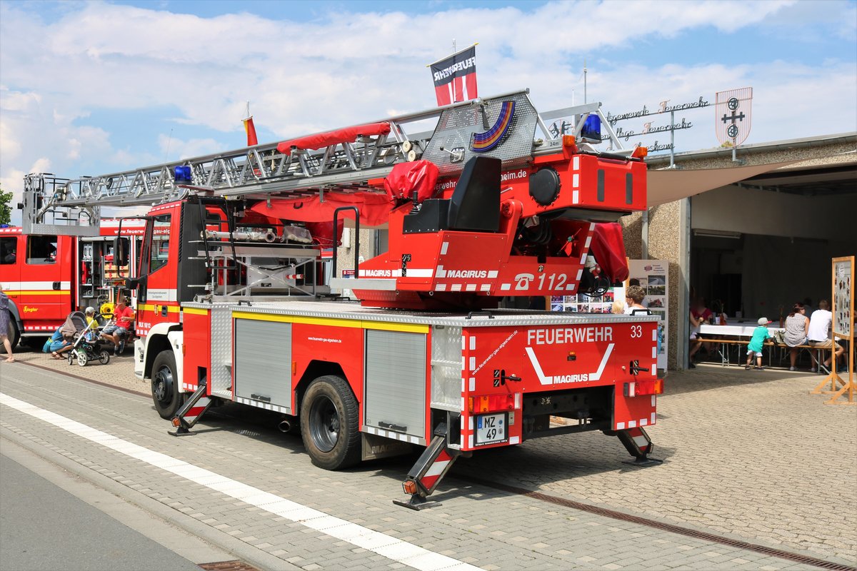 Feuerwehr Gau Algesheim IVECO Magirus DLK 18/12 (G-A 4-33) am 10.06.18 beim Tag der offenen Tür