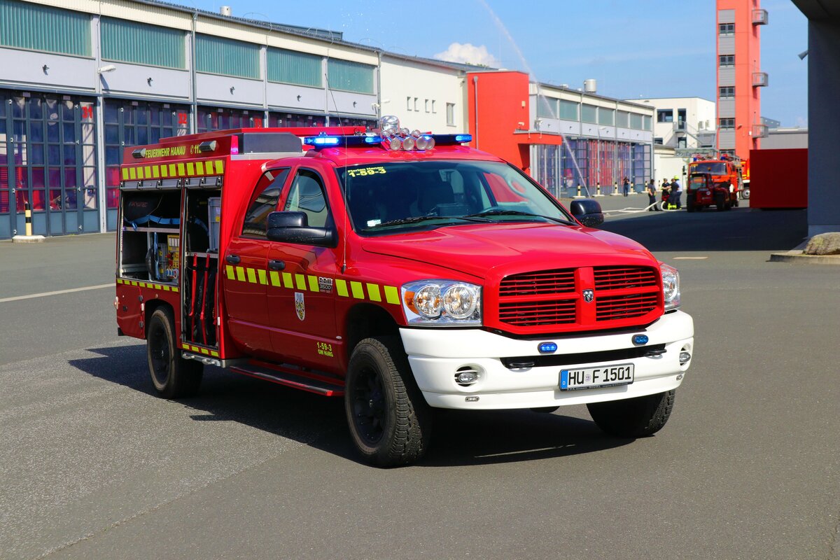 Feuerwehr Hanau Dodge RAM GW-HörG (Florian Hanau 1-59-3) am 06.05.23 bei einem Fototermin