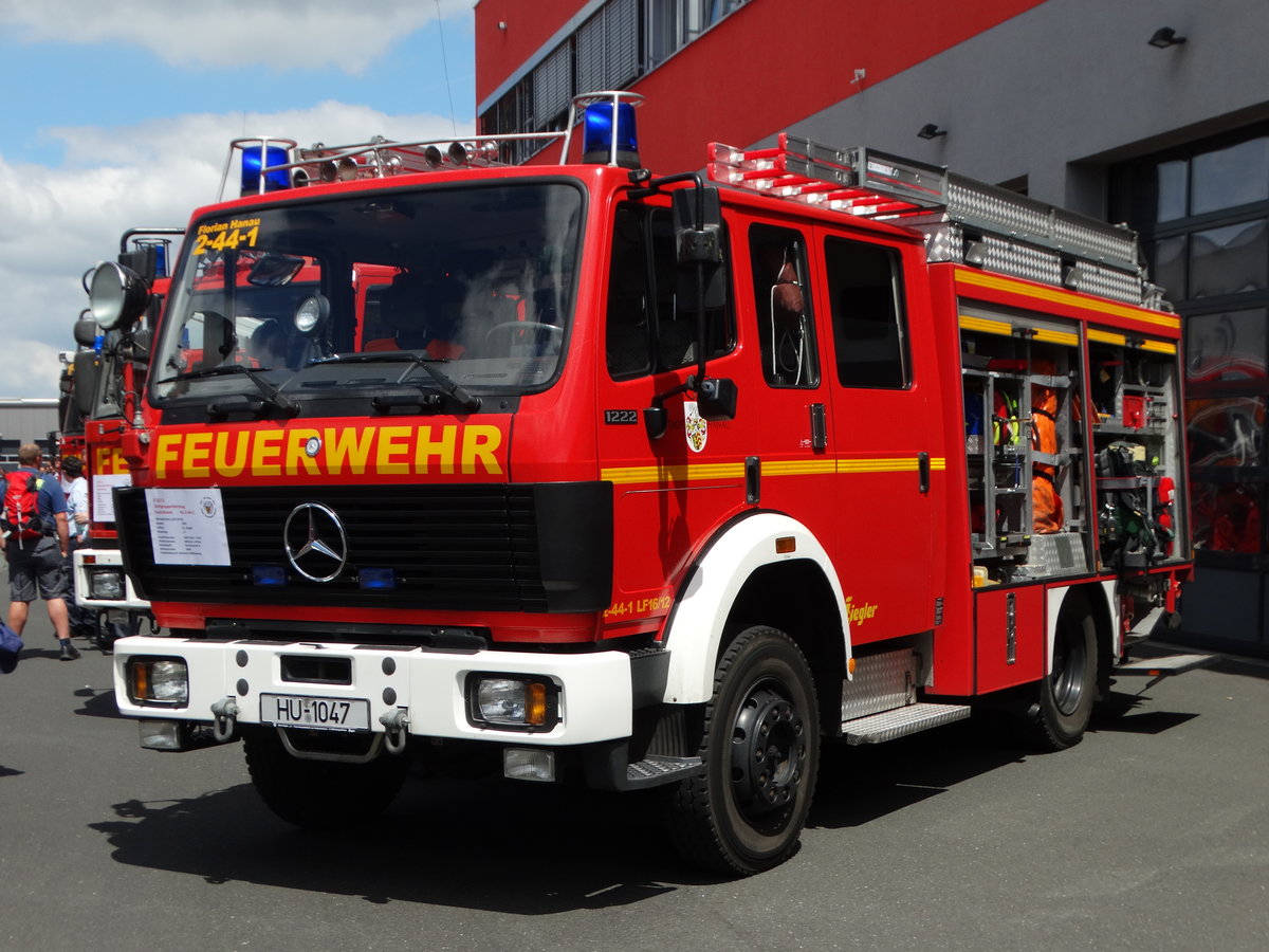 Feuerwehr Hanau Kesselstadt Mercedes Benz LF16 (Florian Hanau 2-44-1) am 18.06.17 beim Tag der Offenen Tür