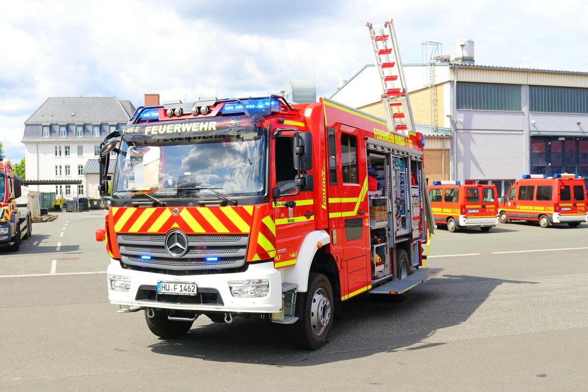 Feuerwehr Hanau Mercedes Benz HLF20/16 (Florian Hanau 1-46-2) am 06.05.23 bei einem Fototermin Teil 1