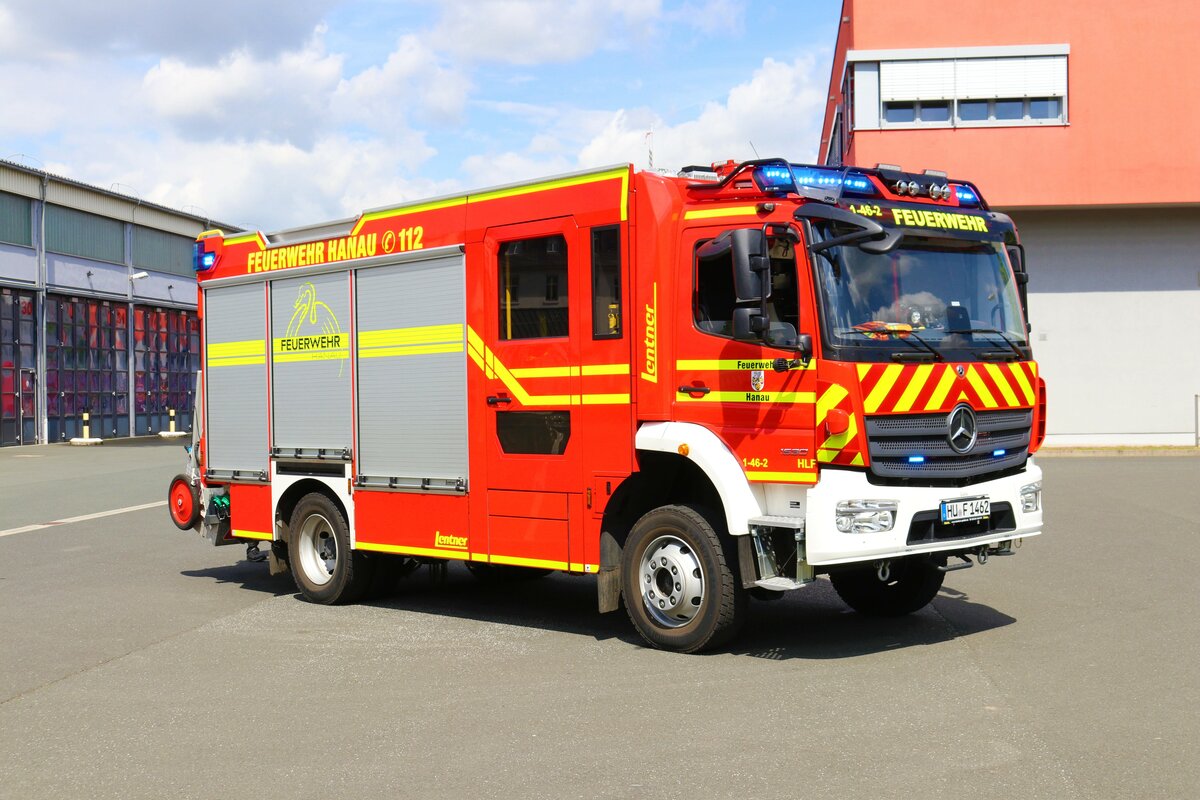 Feuerwehr Hanau Mercedes Benz HLF20/16 (Florian Hanau 1-46-2) am 06.05.23 bei einem Fototermin Teil 1