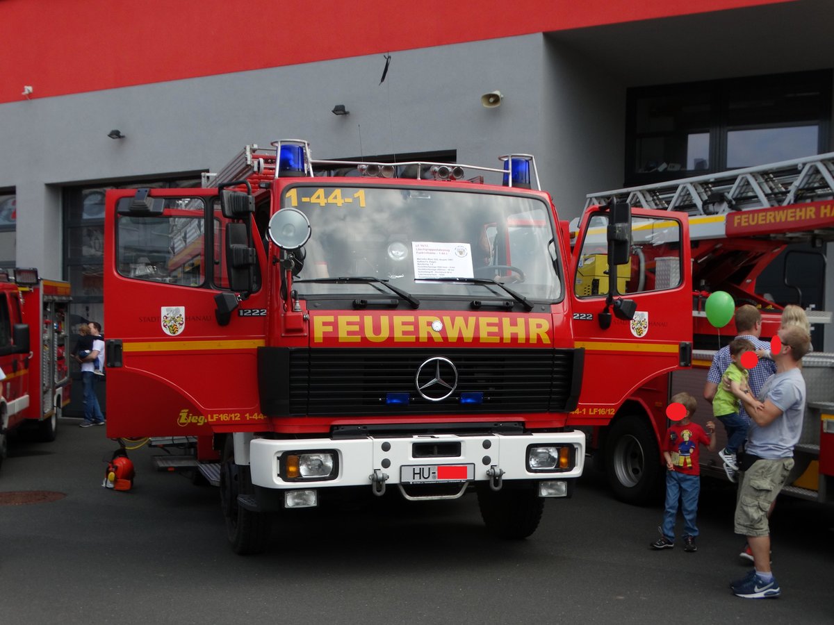 Feuerwehr Hanau Mercedes Benz LF 16/12 (Florian Hanau 1-44-1) am 05.06.16 beim Tag der Offenen Tür