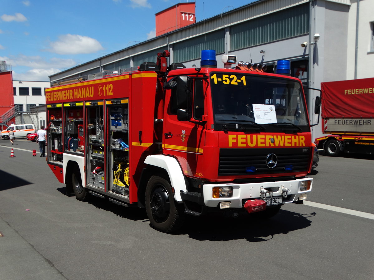 Feuerwehr Hanau Mitte Mercedes Benz RW1 (Florian Hanau 1-52-1) am 18.06.17 beim Tag der Offenen Tür