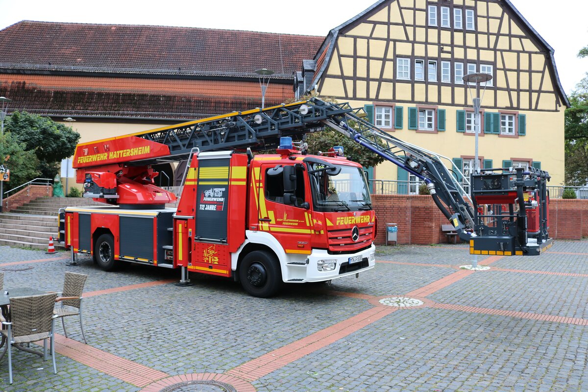 Feuerwehr Hattersheim Mercedes Benz Atego DLK 23/12 am 11.09.21 bei der 112 Jahre Feier auf dem Markplatz