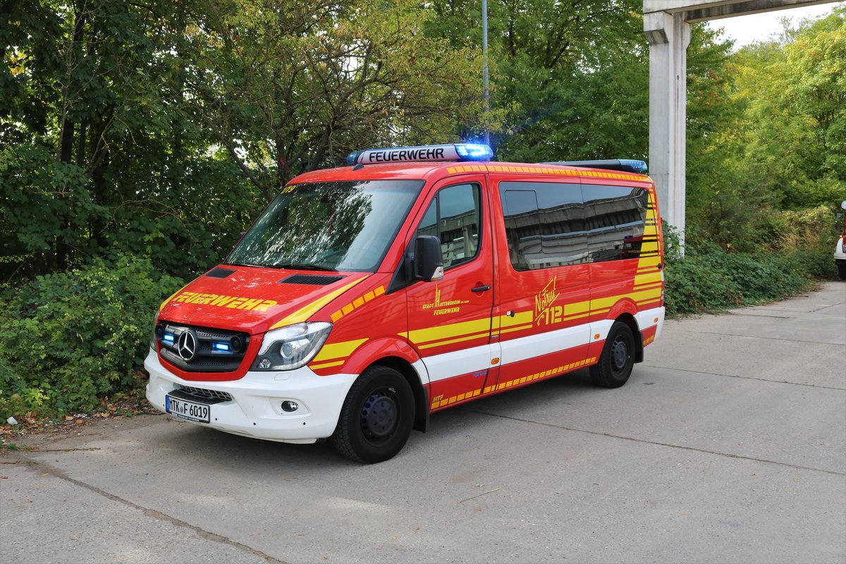 Feuerwehr Hattersheim Mercedes Benz Sprinter MTW (Florian Hattersheim 1-19) bei einer Jugendfeuerwehr Übung des Main Taunus Kreis am 22.09.18 in Okriftel 