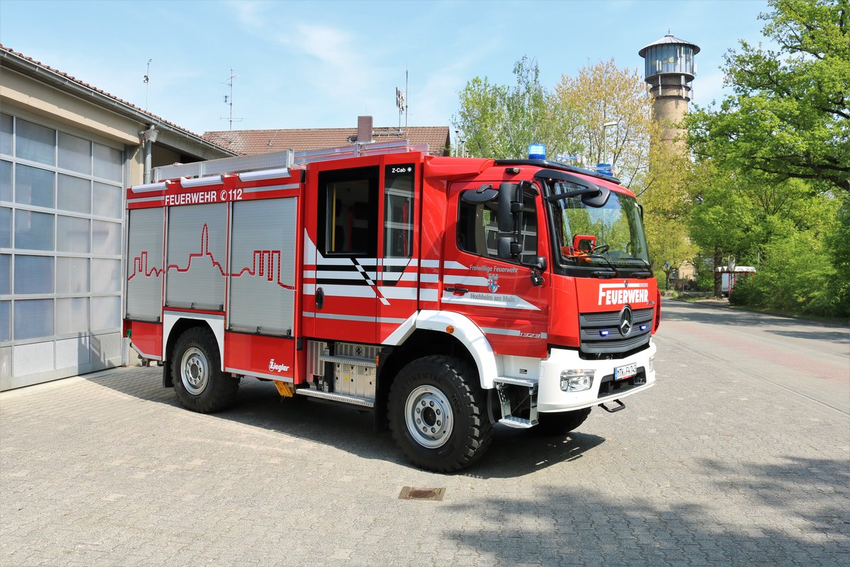 Feuerwehr Hochheim am Main Mercedes Benz Atego LF10 (Florian Hochheim Main 1/43) mit Ziegler Aufbau am 22.04.18 bei einen Fototermin 