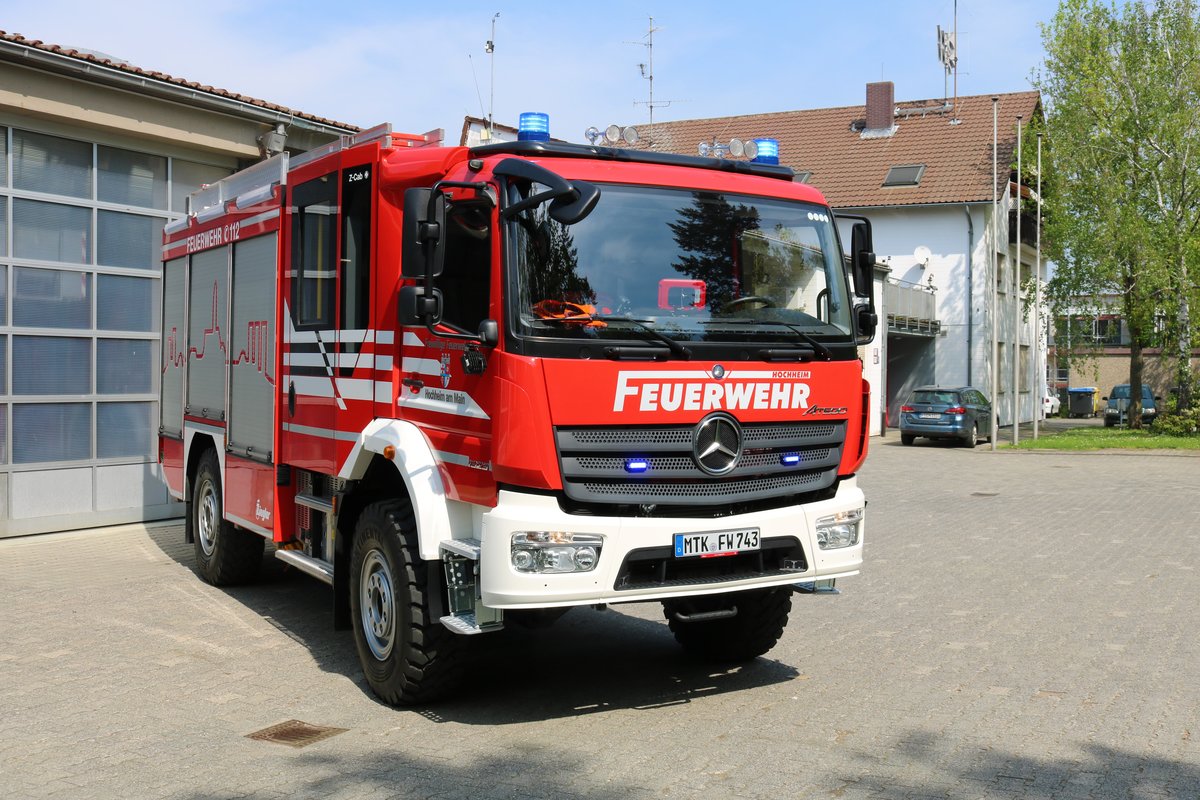 Feuerwehr Hochheim am Main Mercedes Benz Atego LF10 (Florian Hochheim Main 1/43) mit Ziegler Aufbau am 22.04.18 bei einen Fototermin 