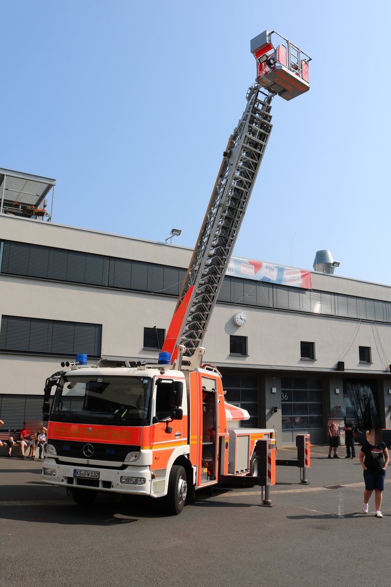 Feuerwehr Kassel Mercedes Benz Atego DLK 23/12 am 25.08.19 beim Tag der offenen Tür