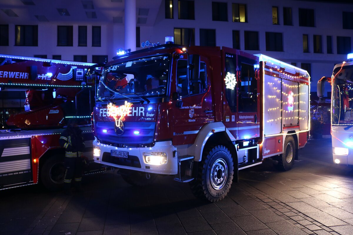 Feuerwehr Kelkheim Mercedes Benz Atego LF20 Kats am 19.12.22 bei der Fire Truck Tour 2022