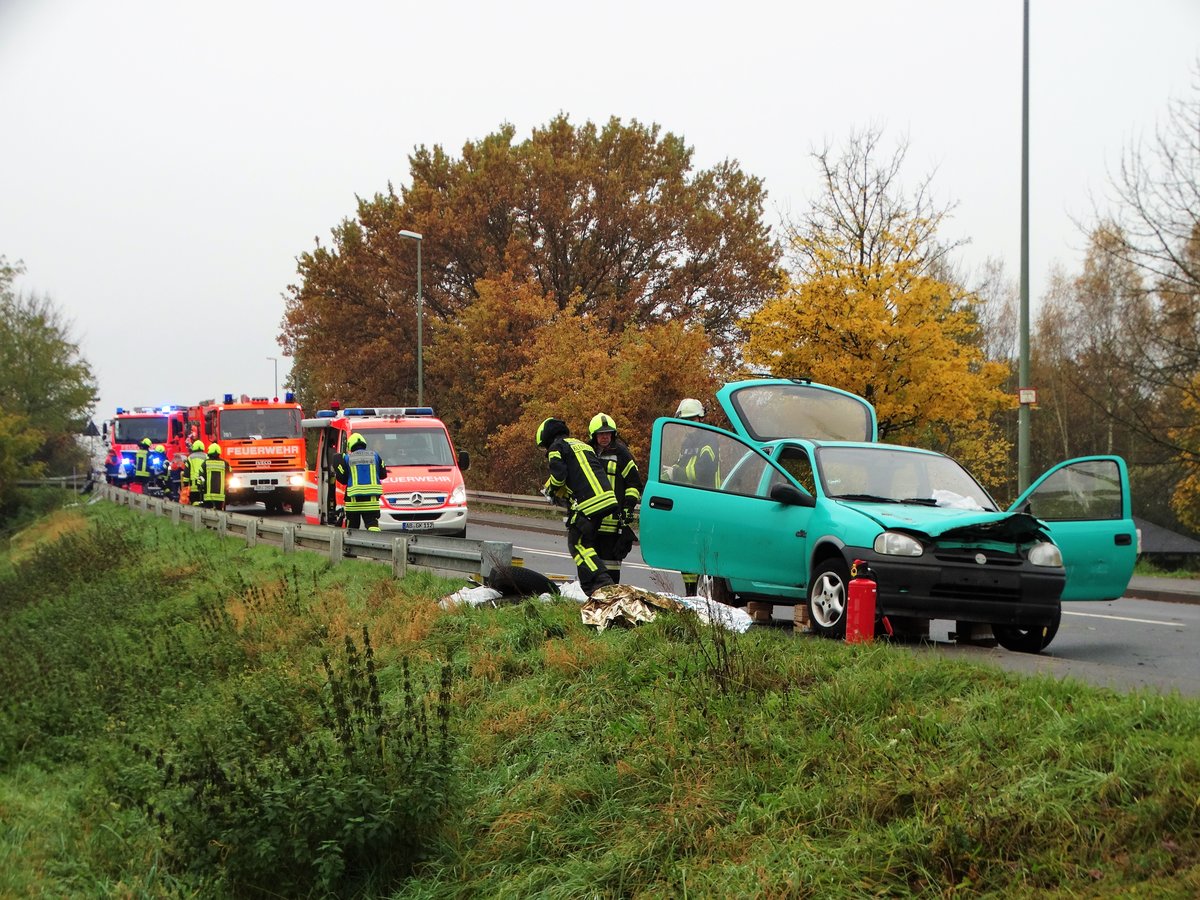 Feuerwehr Kleinostheim Jahresabschlussübung 2017 am 12.11 auf einer Nebenstrasse 