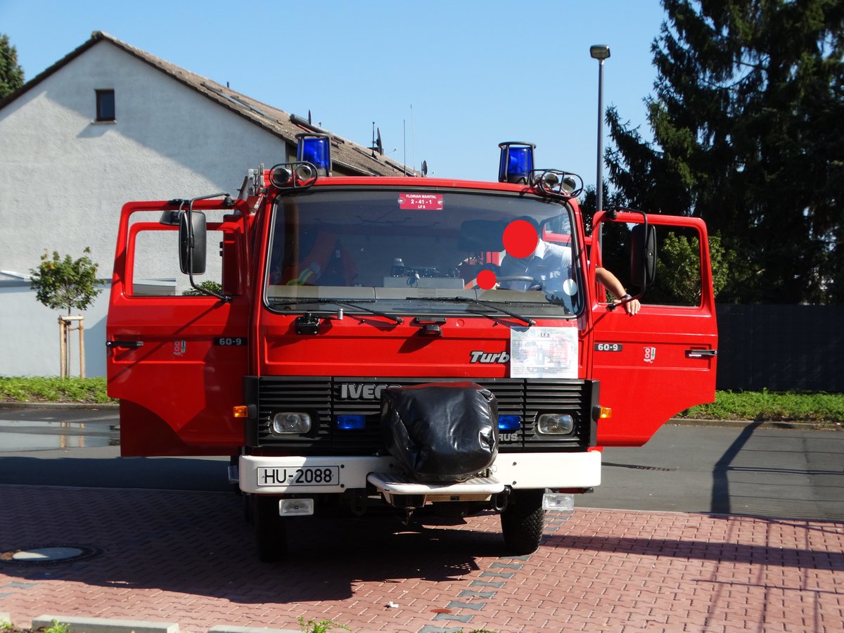 Feuerwehr Maintal IVECO LF 8 (Florian Maintal 2-41-1) am 25.09.16 beim Tag der Offenen Tür in Bischofsheim