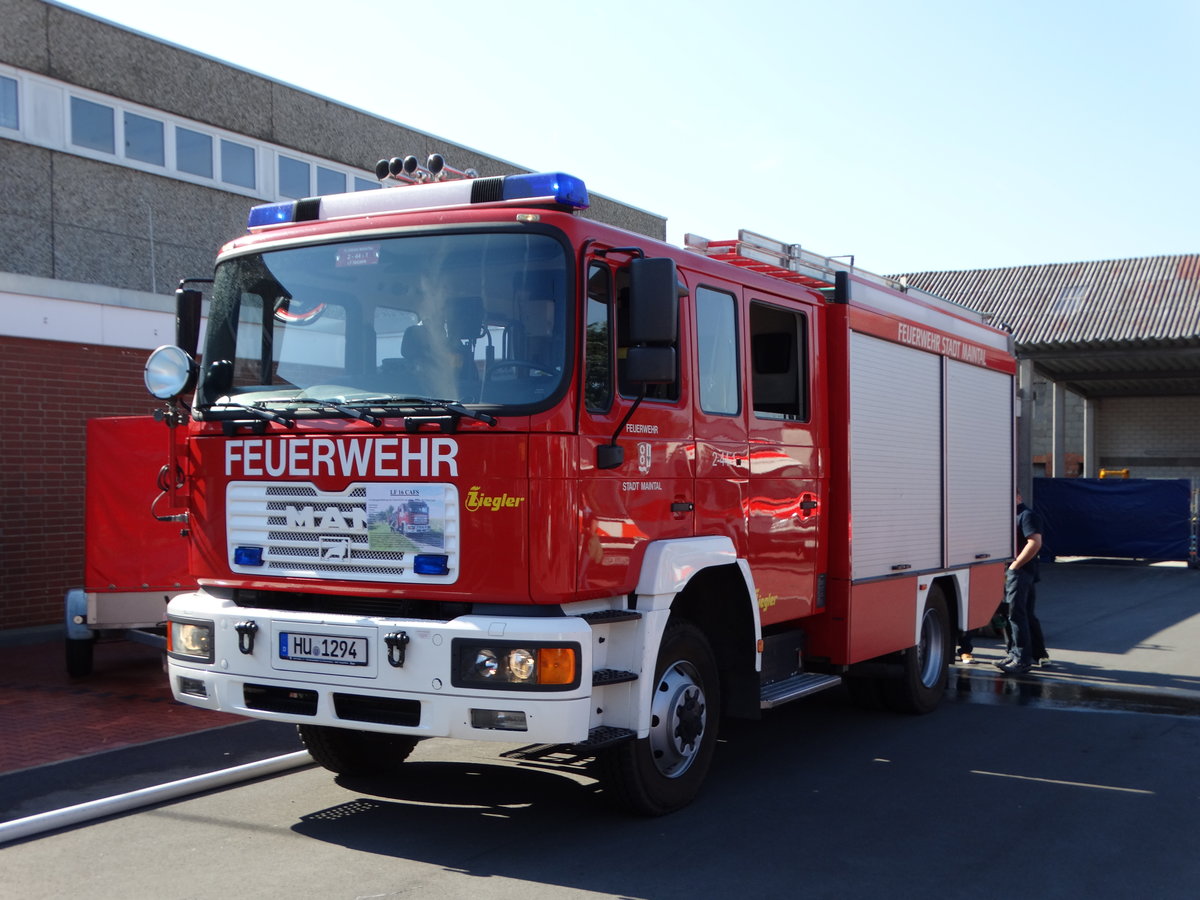 Feuerwehr Maintal MAN LF 16 CAFS (Florian Maintal 2-44-1) am 25.09.16 beim Tag der Offenen Tür in Bischofsheim